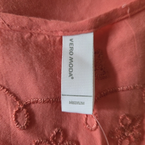 ⭐️Vera Moda Peach Embellished Relaxed Tank Top Size Med - Picture 8 of 8